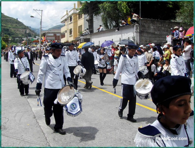 Banda de gala del Colegio Latinoamericano de Ambato