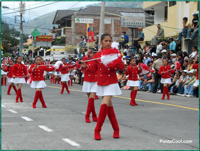 Sincronizada participación de las niñas bastoneras