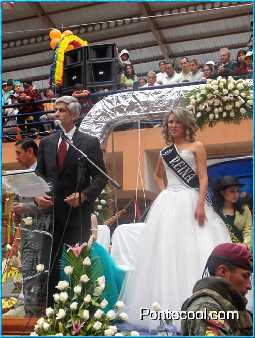 Exaltación del Sr. Alcalde a la reina del Mercado América