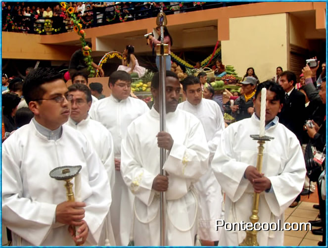 Monagillos de la Catedral de Ambato