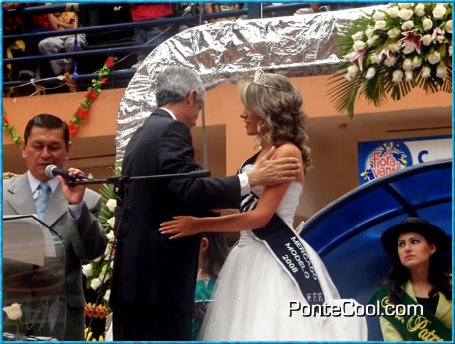 Felicitaciones del Sr. Alcalde Arq. Fernando Callejas a la Reina