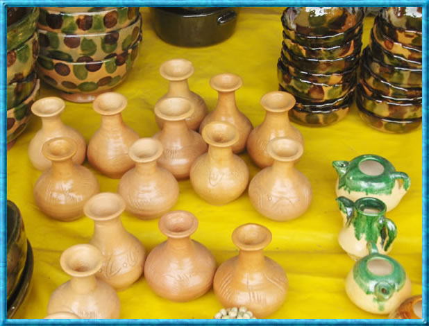 Hermosas piezas de barro son la atracci&oacute;n de la Feria de Finados de Ambato