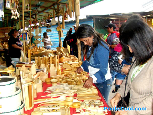 Visitantes de todas partes del Ecuador y el mundo en Finados