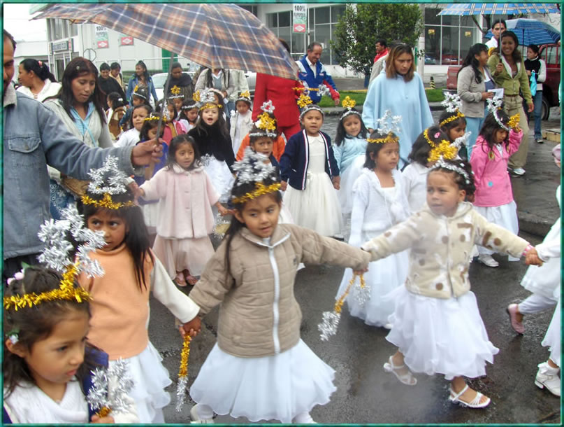 Las Niñas con sus familiares participaron en el pase del Niño