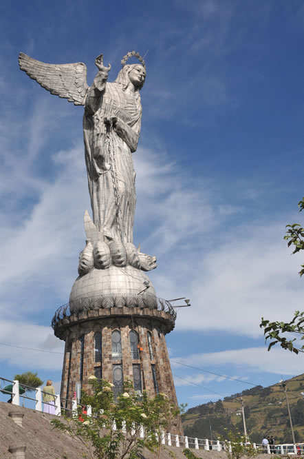Virgen del Panecillo Quito 