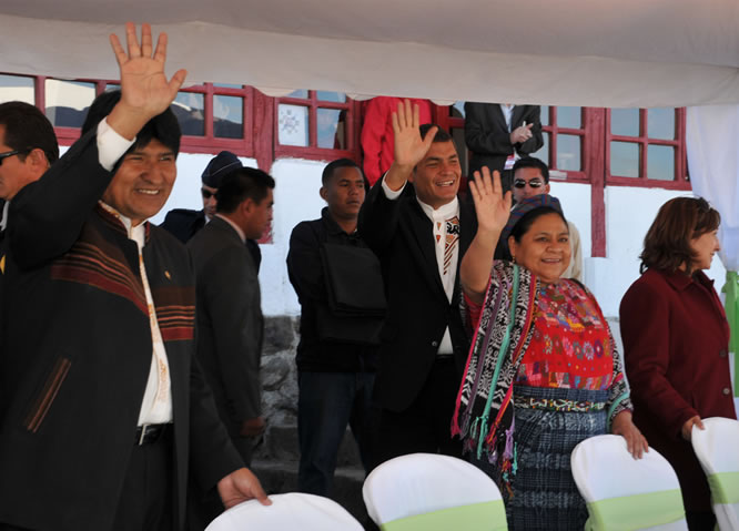 Rigoberta, Evo y Correa