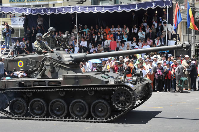 Desfile militar por el Bicentenario 