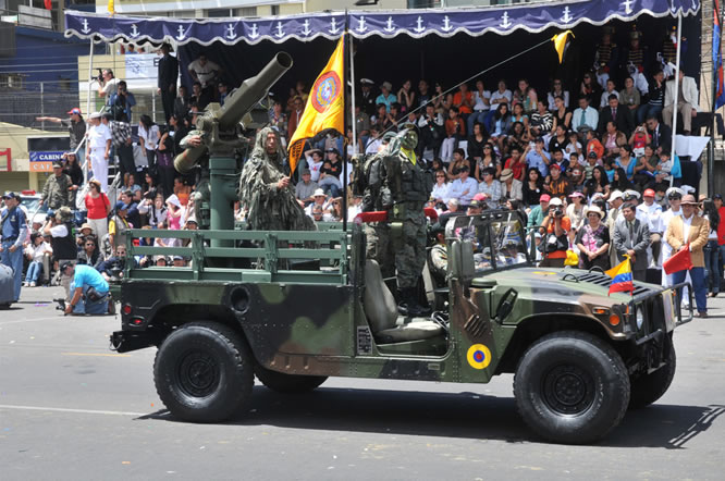 Desfile militar por el Bicentenario