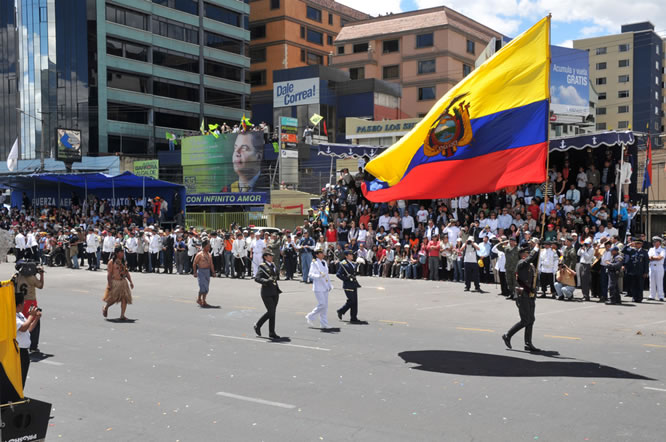 Desfile militar por el Bicentenario