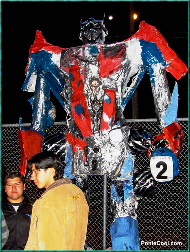 Monigote de Optimus Prime en primer plano