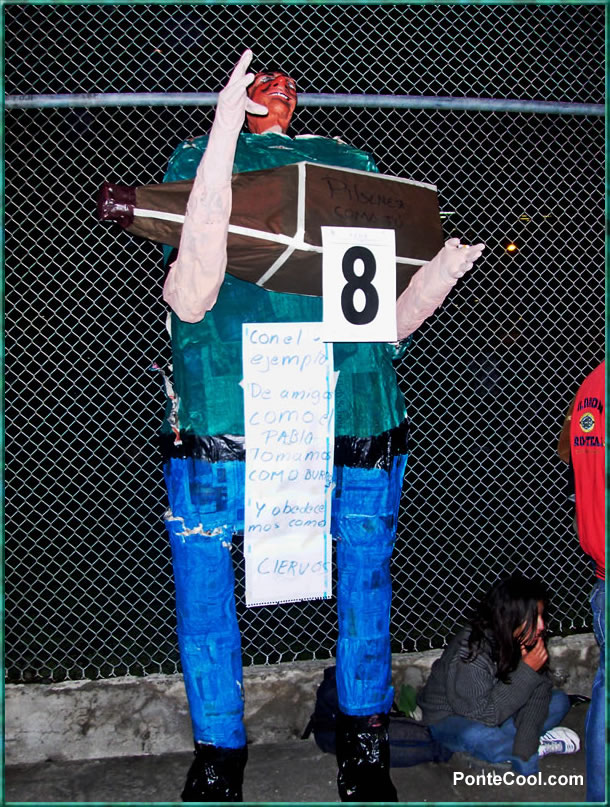 Monigote que respresenta la quema de los vicios