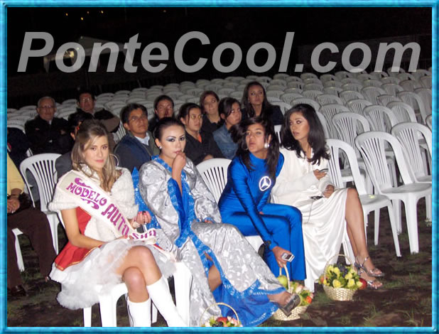 Modelos hermosas participantes en la elecci&oacute;n de Miss Auto Show 2007