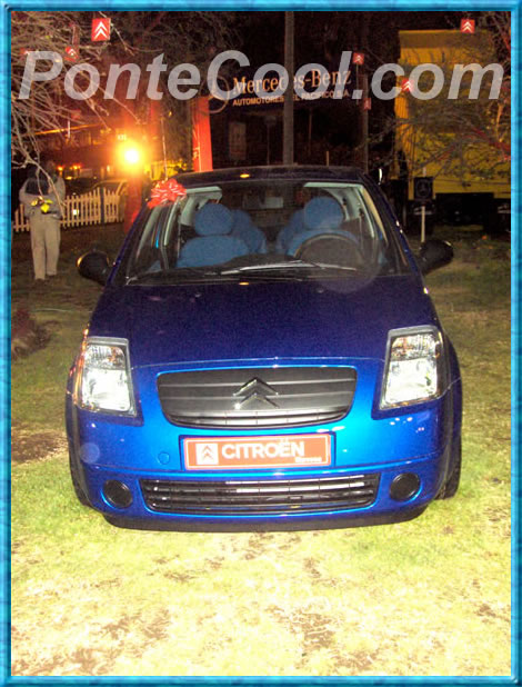 Moderno Veh&iacute;culo en exhibici&oacute;n